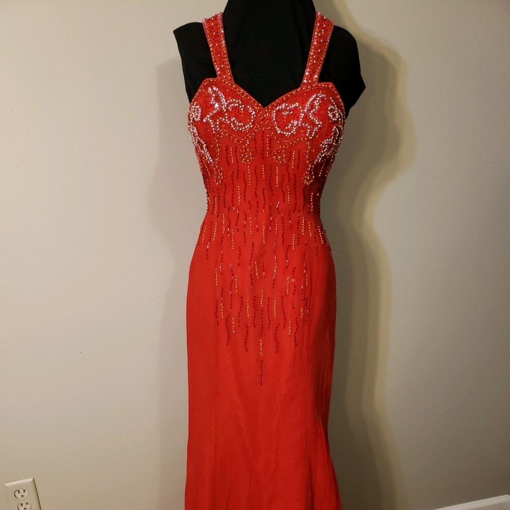 BEAUTIFUL CURVY CANDY APPLE RED DRESS